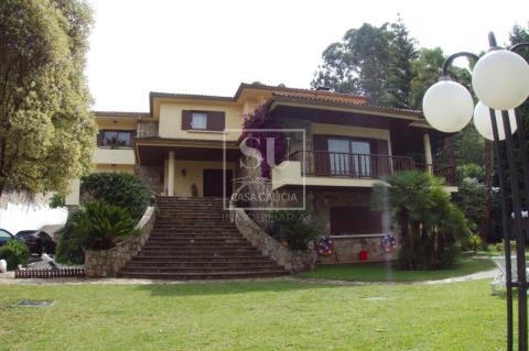 Exclusivo chalet lleno de paz bien comunicado!