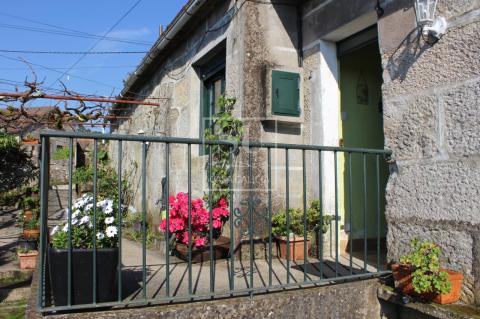 Acogedora propiedad de construcción tradicional gallega