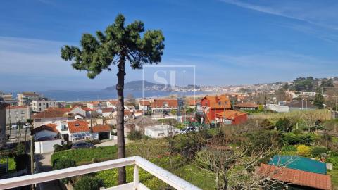 PISO CON GRAN TERRAZA EN PLAYA AMERICA, NIGRAN!!!